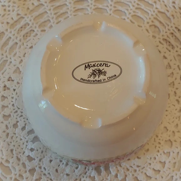 Holiday Gnome Bowls - Picture 9 of 17